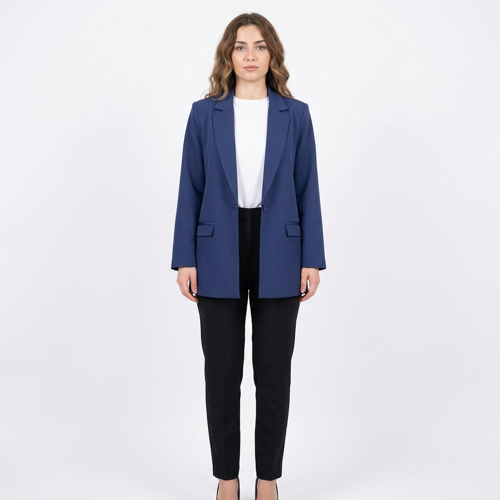 Blazer bleu marine + lignes droites — l’allure bureau-to-dîner en 10 secondes
